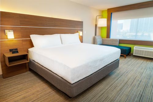 Holiday Inn Express Suites Las Vegas E Tropicana by IHG — Guest room