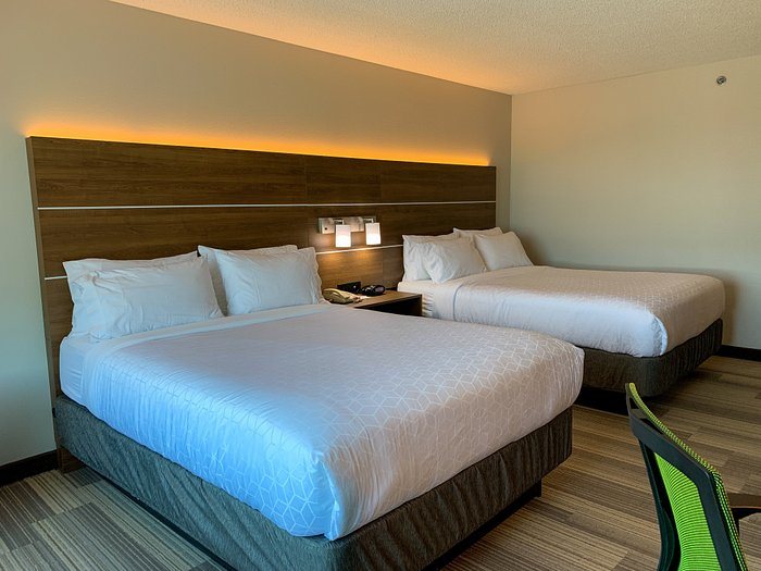 Holiday Inn Express Suites Lexington Dtwn Area keeneland By IHG — Guest room