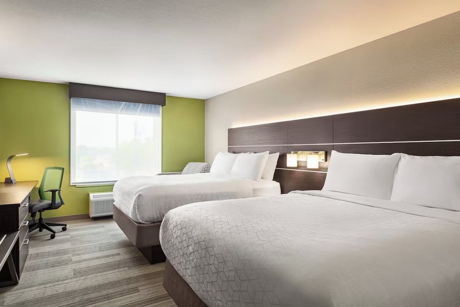 Holiday Inn Express Suites Live Oak by IHG — Guest room