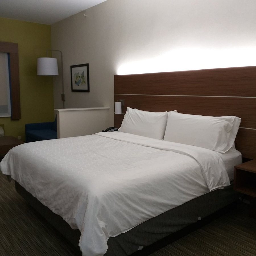 Holiday Inn Express Suites Longview South I 20 by IHG — Guest room