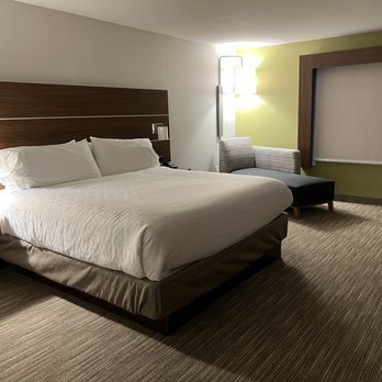 Holiday Inn Express Suites Louisville N Jeffersonville By IHG — Guest room