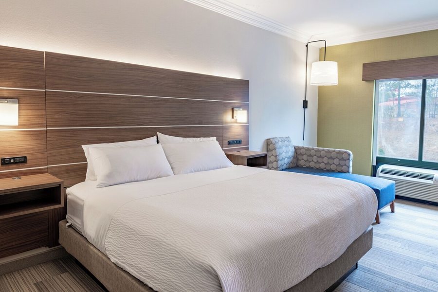 Holiday Inn Express Suites Macon I 475 By IHG — Guest room