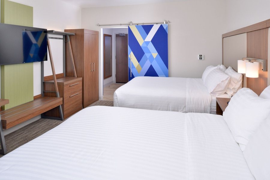 Holiday Inn Express Suites Madison By IHG — Guest room