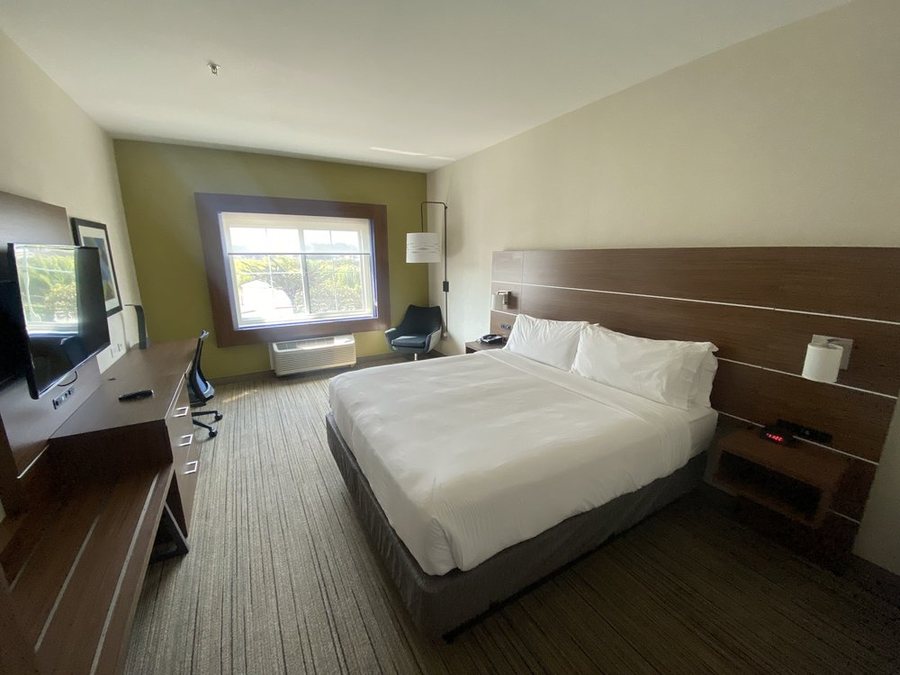 Holiday Inn Express Suites Marina State Beach Area by IHG — Guest room