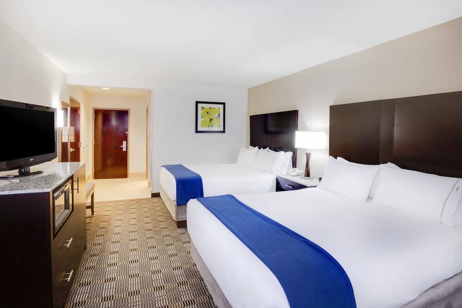 Holiday Inn Express Suites Mebane By IHG — Guest room