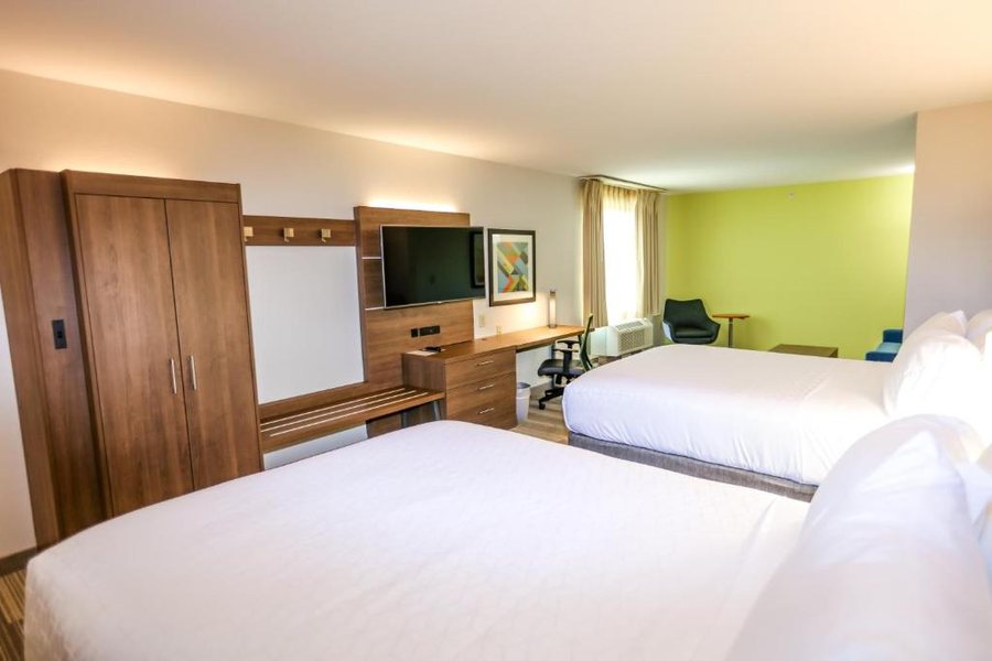 Holiday Inn Express Suites Memphis Southwind by IHG — Guest room