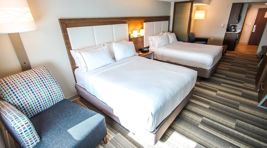 Holiday Inn Express Suites Miami Airport East by IHG Miami Florida — Guest room