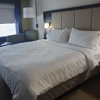 Holiday Inn Express Suites Milledgeville By IHG — Guest room
