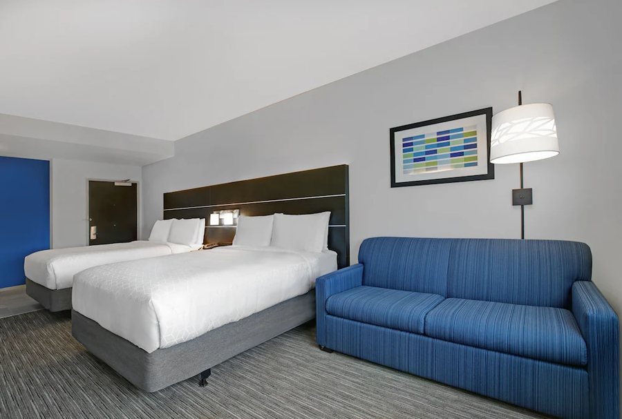Holiday Inn Express Suites Milwaukee Airport By IHG — Guest room
