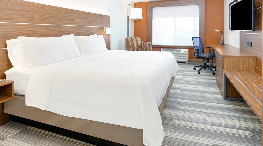Holiday Inn Express Suites Mitchell By IHG — Guest room