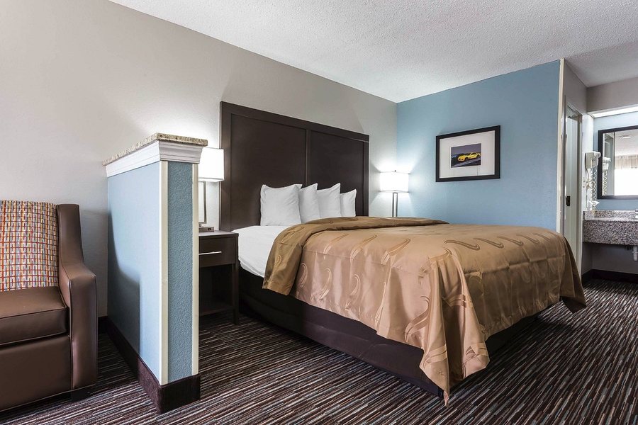 Holiday Inn Express Suites Mooresville Lake Norman by IHG — Guest room