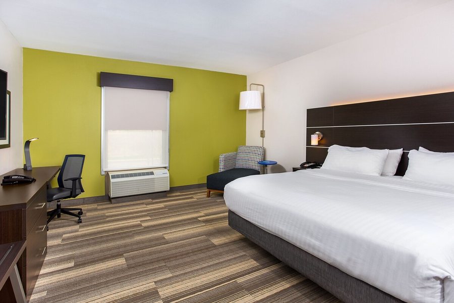 Holiday Inn Express Suites Morristown By IHG — Guest room
