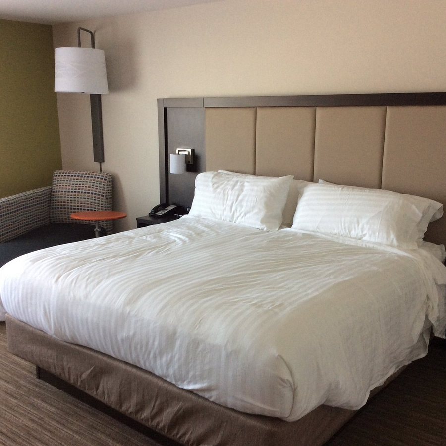 Holiday Inn Express Suites Mount Vernon By IHG — Guest room