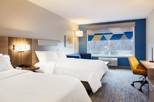 Holiday Inn Express Suites Muncie By IHG — Guest room