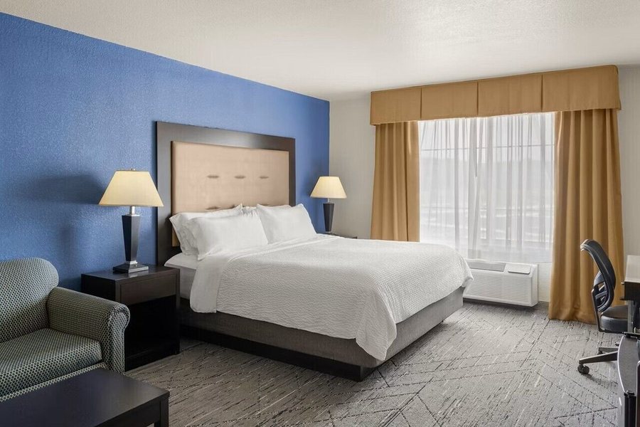 Holiday Inn Express Suites New Buffalo Mi By IHG — Guest room