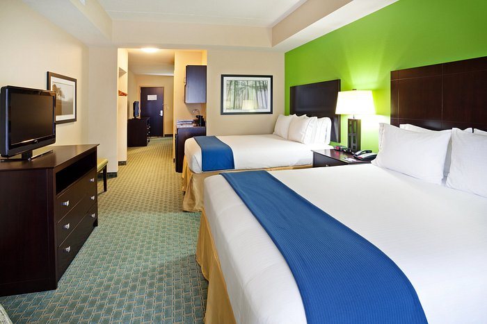Holiday Inn Express Suites Newport South by IHG — Guest room