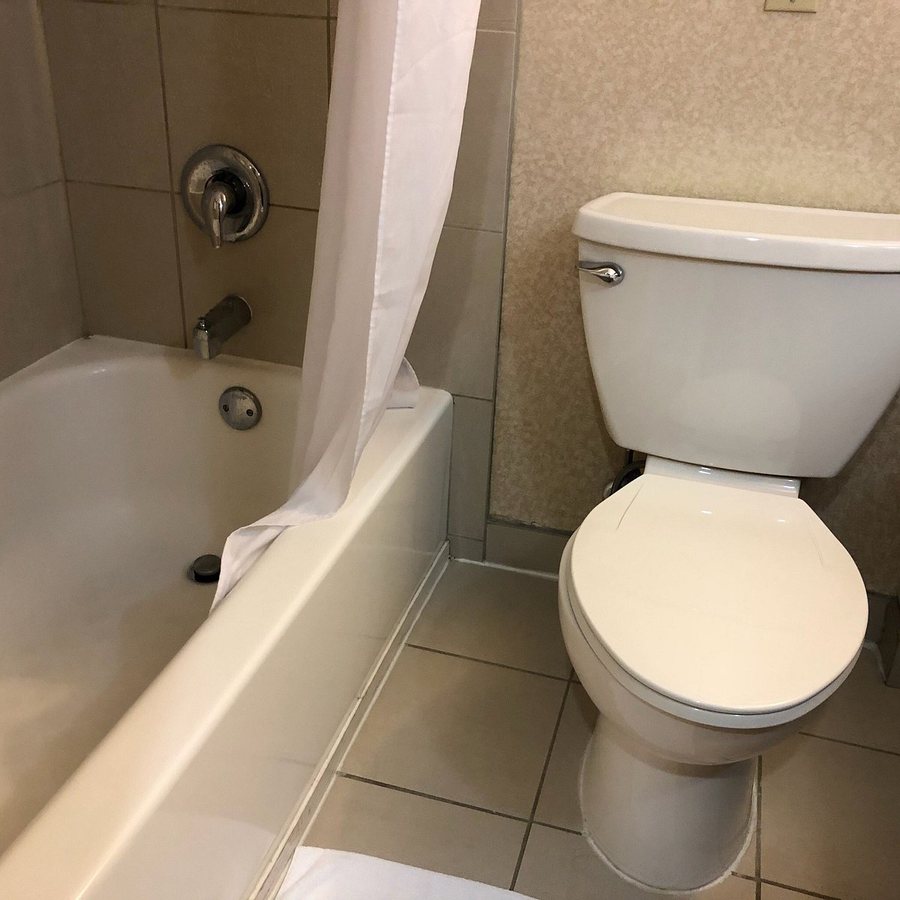 Holiday Inn Express Suites Niagara Falls By IHG — Bathroom