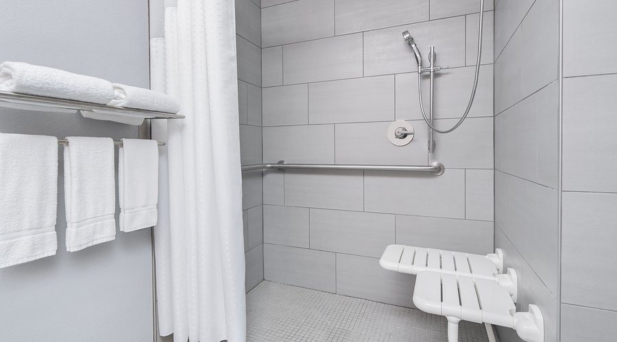 Holiday Inn Express Suites Odessa By IHG — Bathroom