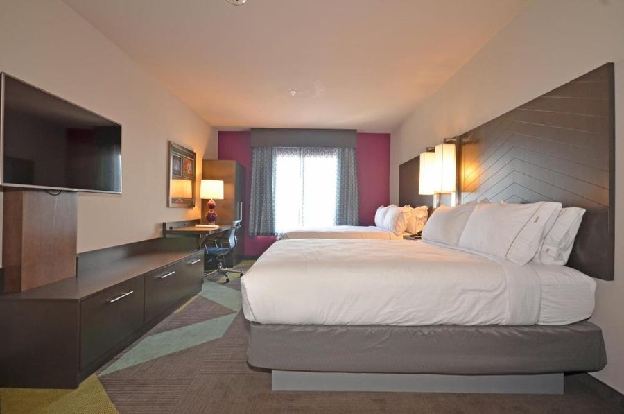 Holiday Inn Express Suites Oklahoma City Southeast I 35 By IHG — Guest room