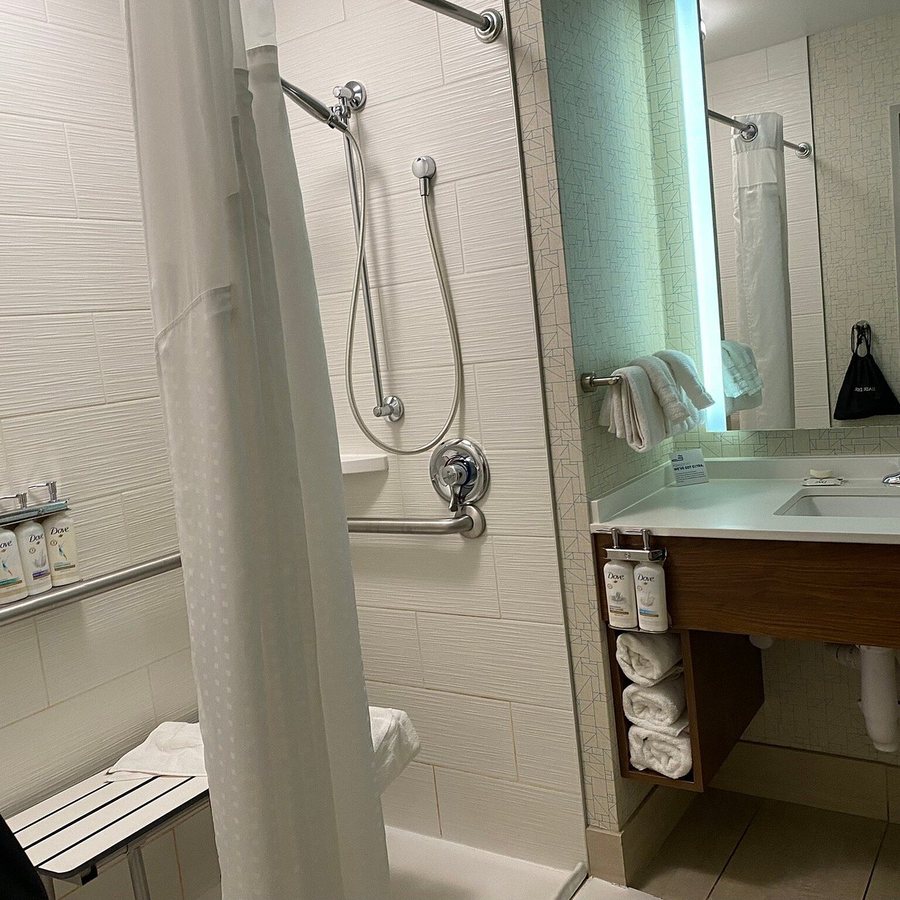 Holiday Inn Express Suites Ontario By IHG — Bathroom