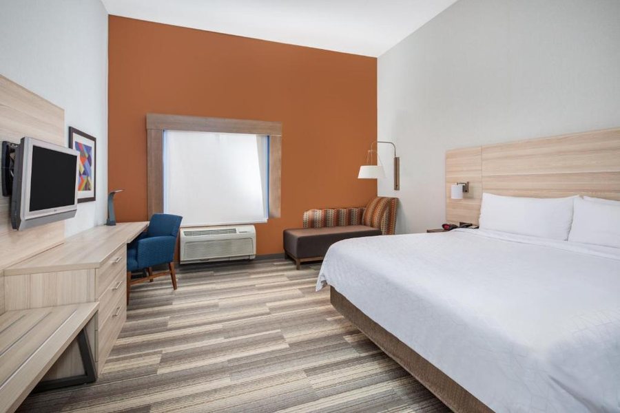 Holiday Inn Express Suites Ontario By IHG — Guest room