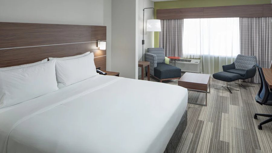 Holiday Inn Express Suites Orlando at SeaWorld by IHG Orlando Florida — Guest room