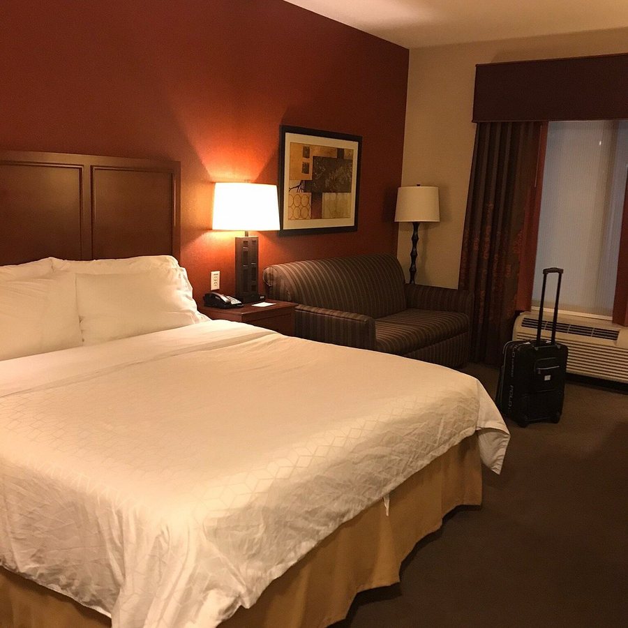 Holiday Inn Express Suites Paducah West by IHG — Guest room