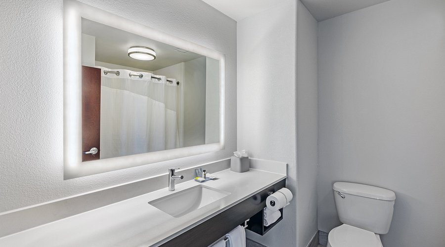 Holiday Inn Express Suites Pahrump By IHG — Bathroom