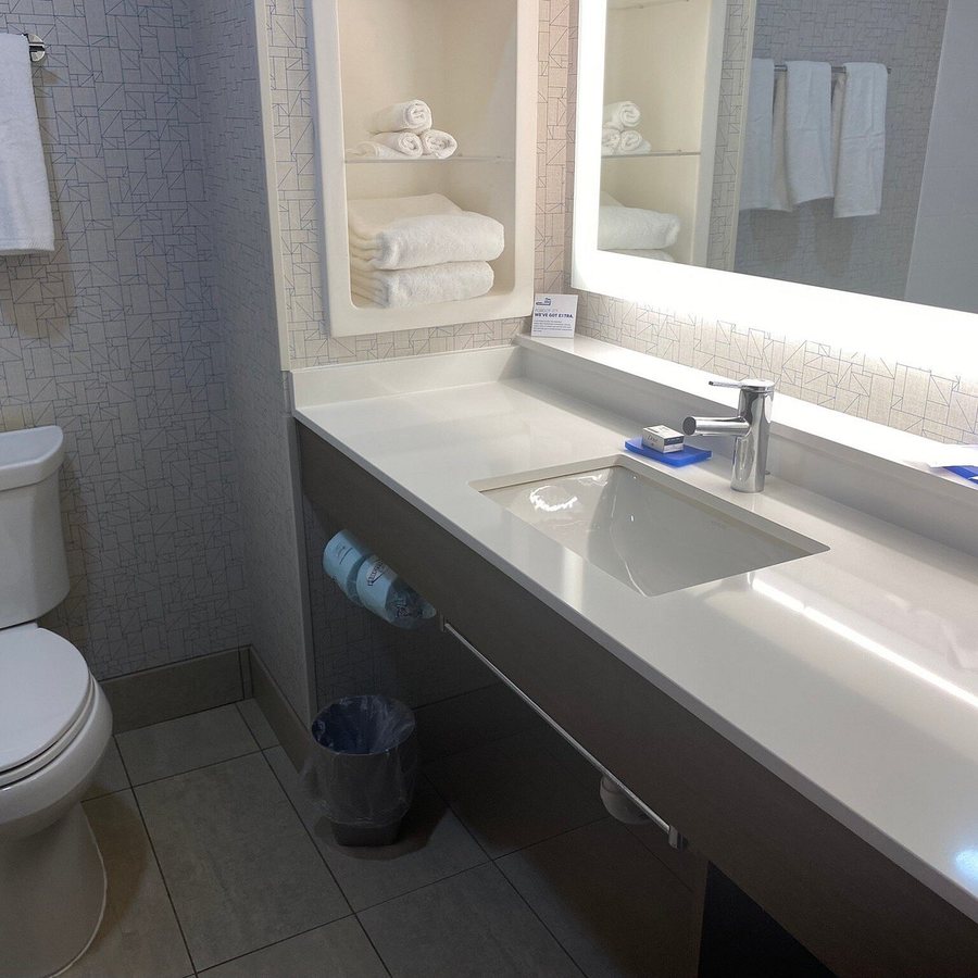 Holiday Inn Express Suites Palatka Northwest By IHG — Bathroom