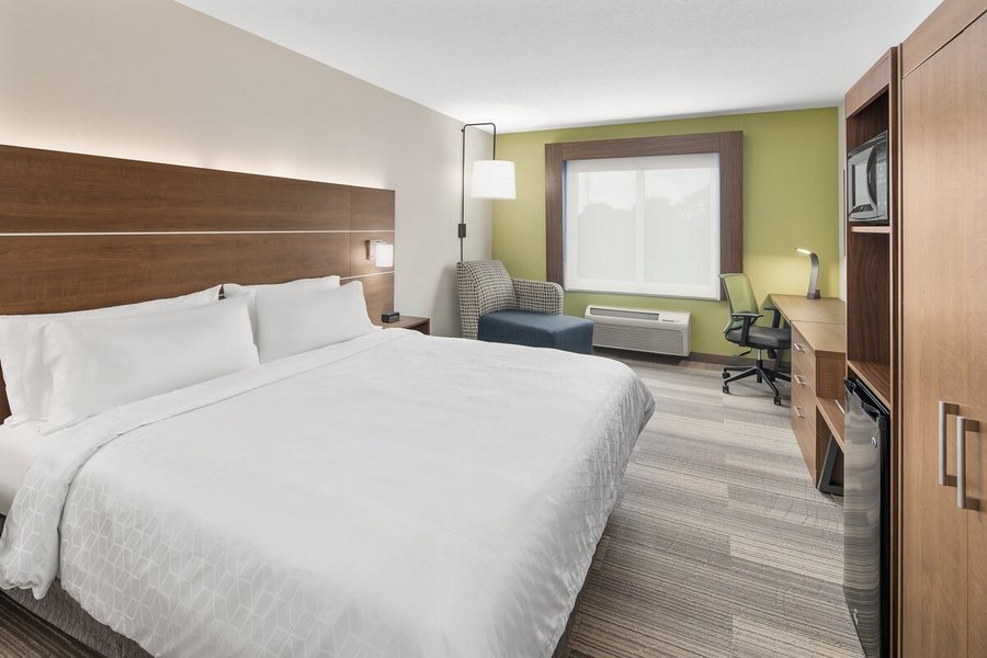 Holiday Inn Express Suites Palm Bay By IHG — Guest room