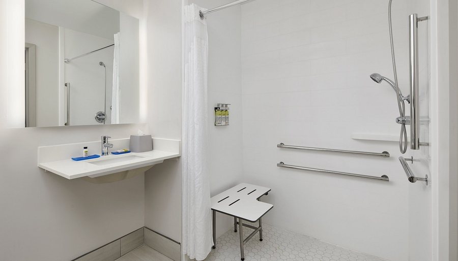 Holiday Inn Express Suites Pensacola W I 10 By IHG — Bathroom