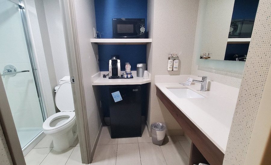 Holiday Inn Express Suites Phoenix tempe By IHG — Bathroom