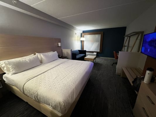 Holiday Inn Express Suites Pittsburgh North Shore By IHG — Guest room