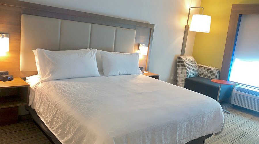 Holiday Inn Express Suites Raleigh Airport Brier Creek By IHG — Guest room