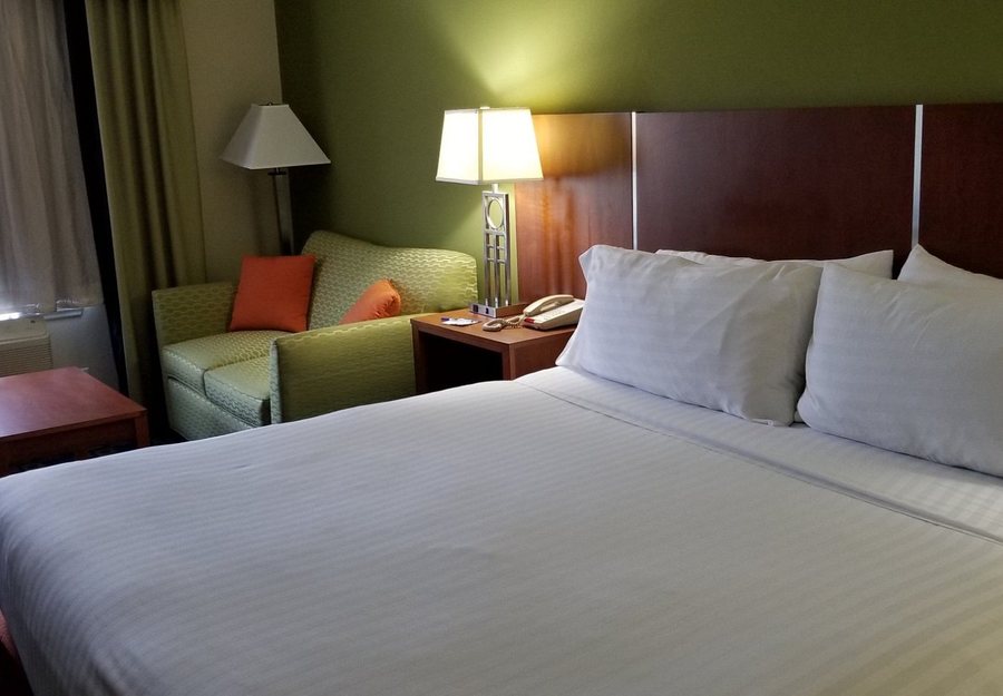 Holiday Inn Express Suites Raleigh North Wake Forest by IHG — Guest room