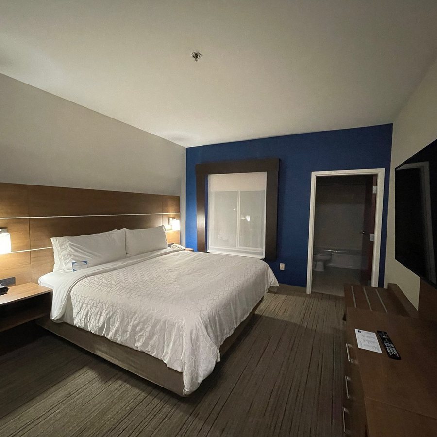 Holiday Inn Express Suites Reno Airport By IHG Reno Nevada — Guest room