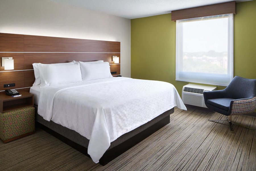 Holiday Inn Express Suites Richfield by IHG — Guest room