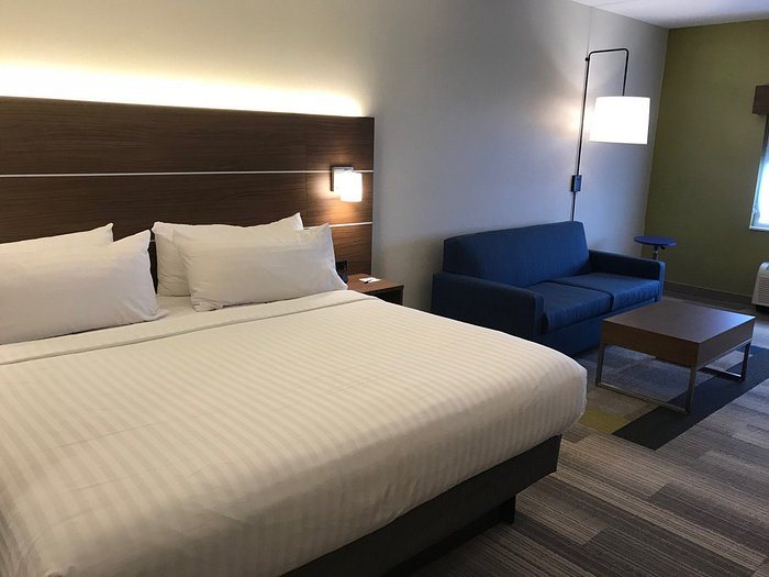 Holiday Inn Express Suites Rochester By IHG Rochester New Hampshire — Guest room