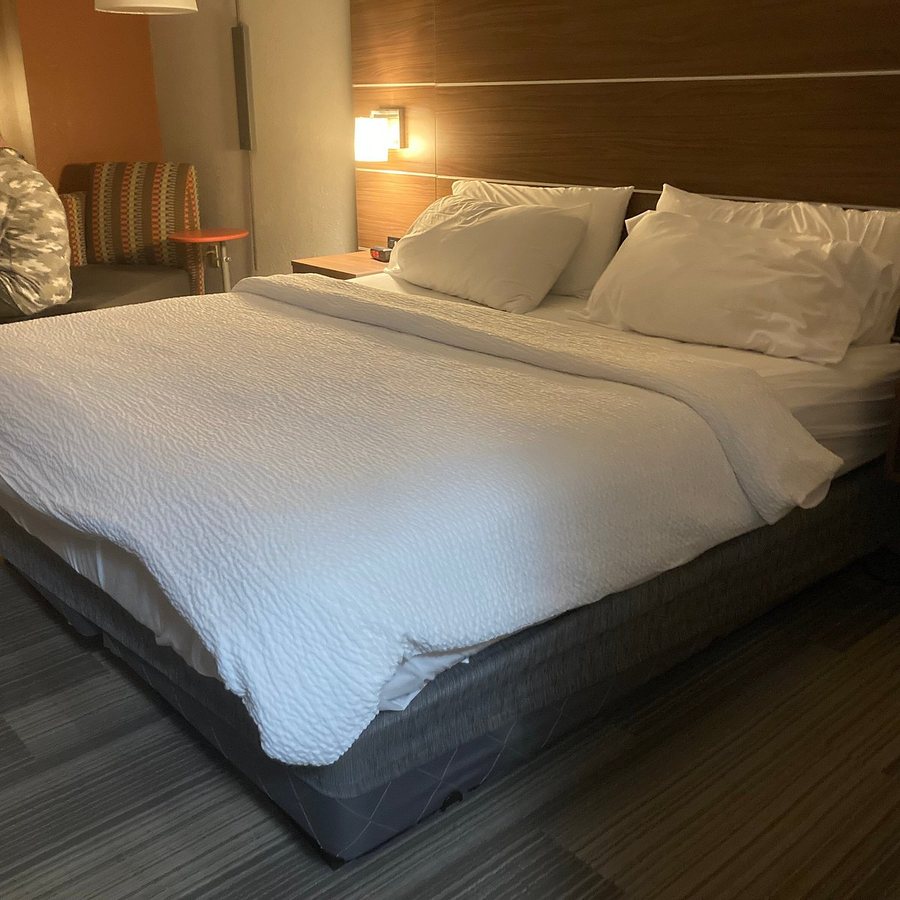 Holiday Inn Express Suites Rochester Webster By IHG — Guest room