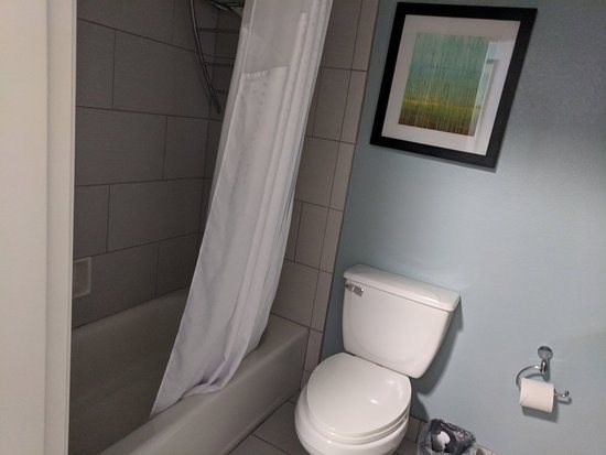 Holiday Inn Express Suites Rock Springs Green River by IHG — Bathroom