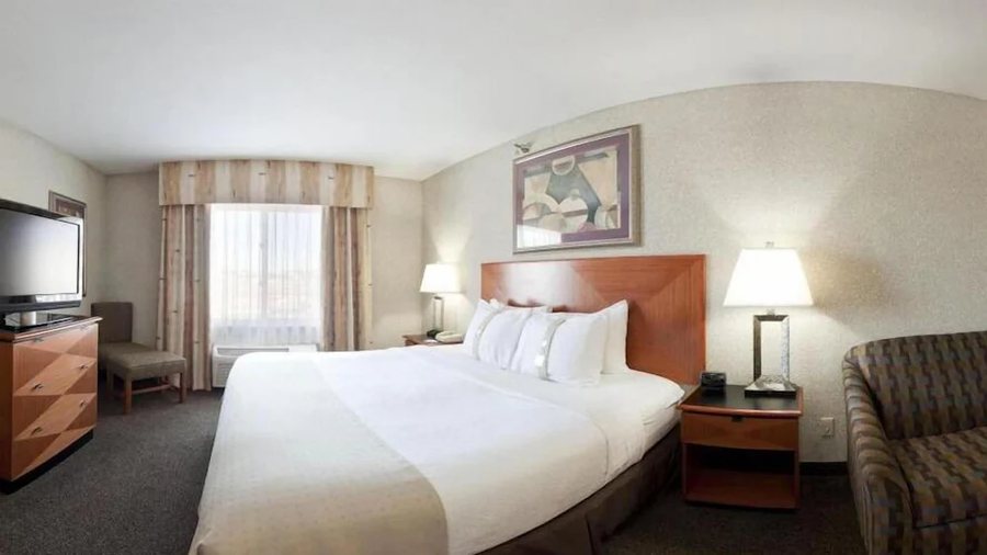 Holiday Inn Express Suites Rock Springs Green River by IHG — Guest room
