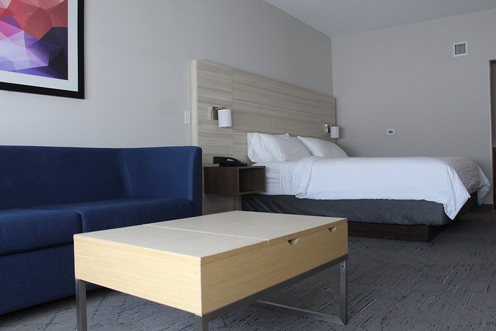 Holiday Inn Express Suites Roswell by IHG — Guest room