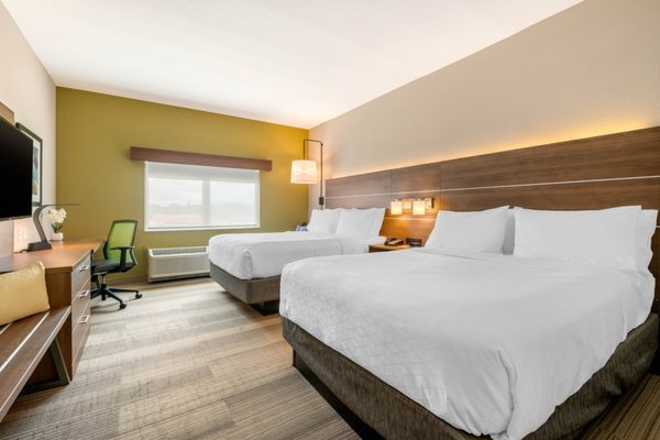 Holiday Inn Express Suites Ruskin Sun City By IHG — Guest room