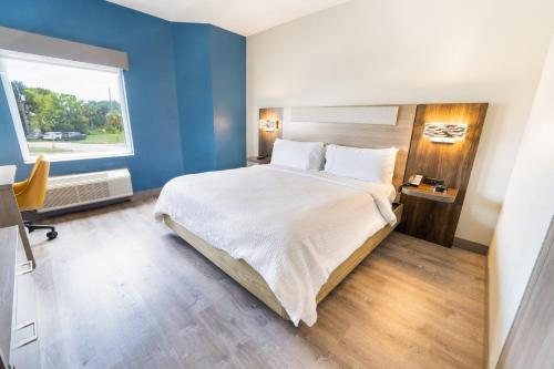 Holiday Inn Express Suites Saint Augustine North by IHG — Guest room