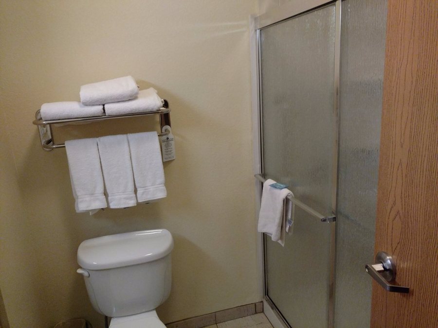 Holiday Inn Express Suites Salt Lake City airport East By IHG — Bathroom