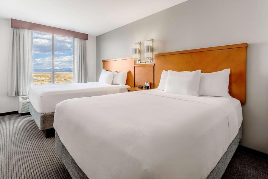 Holiday Inn Express Suites Salt Lake City airport East By IHG — Guest room