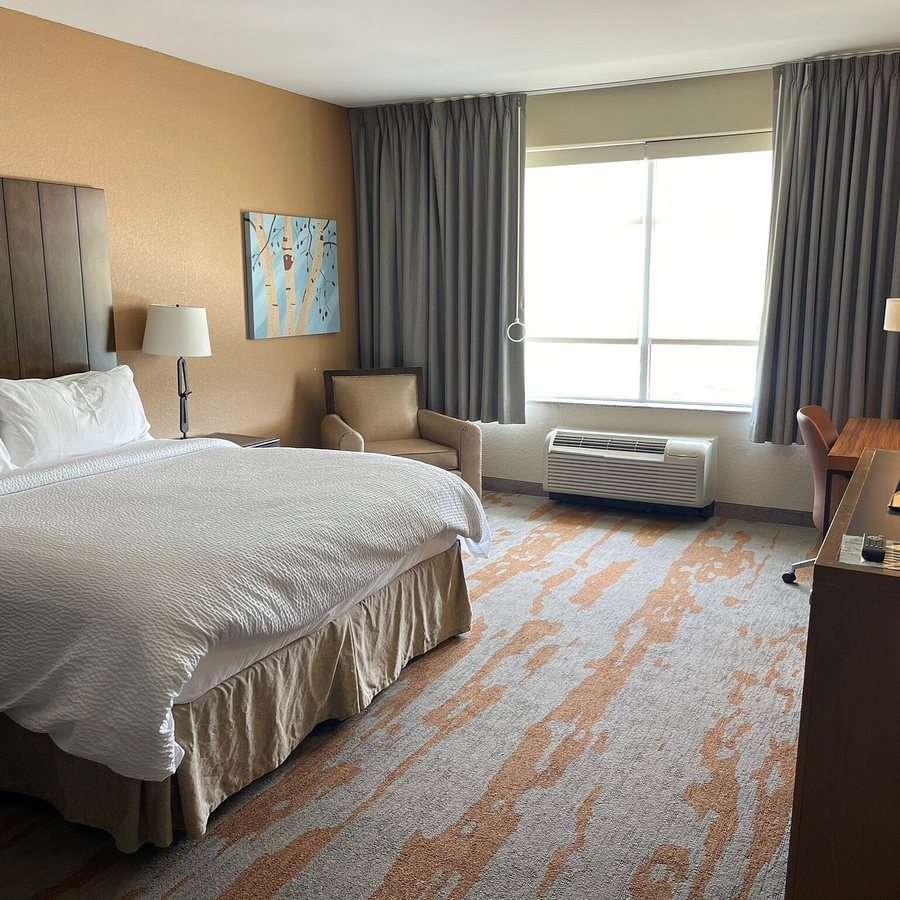 Holiday Inn Express Suites San Antonio West seaworld Area By IHG — Guest room