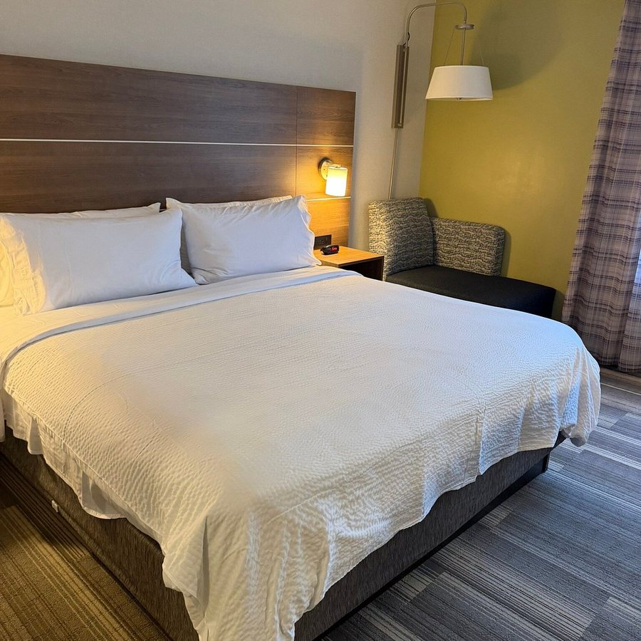 Holiday Inn Express Suites San Francisco Fishermans Wharf by IHG — Guest room
