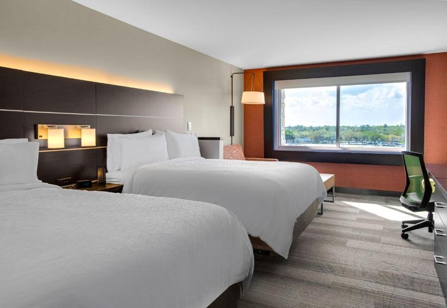 Holiday Inn Express Suites Sanford by IHG — Guest room