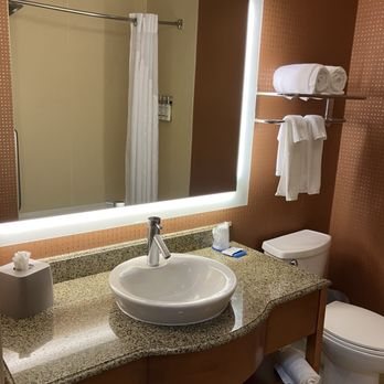 Holiday Inn Express Suites Santa Cruz by IHG — Bathroom